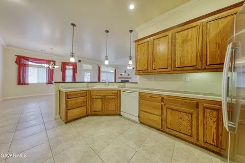 Kitchen - 23780 Coyote Ct, Tehachapi, CA 93561 photo 2 of 4