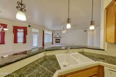 Kitchen - 23780 Coyote Ct, Tehachapi, CA 93561 photo 4 of 4