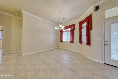 Dining - 23780 Coyote Ct, Tehachapi, CA 93561 photo 2 of 3
