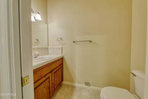 Bath - 23780 Coyote Ct, Tehachapi, CA 93561 photo 8 of 8