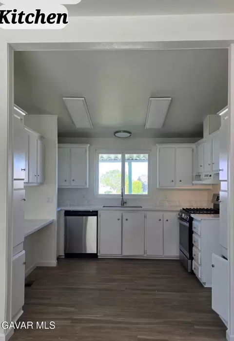 1030 East Avenue S 9 #.., Palmdale, CA 93550 photo 8