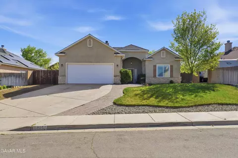 Exterior - 906 Mulberry St, Tehachapi, CA 93561 photo 3 of 4