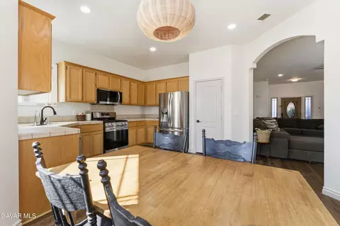 Kitchen - 906 Mulberry St, Tehachapi, CA 93561 photo 2 of 2