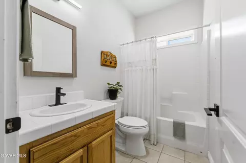 Bath - 906 Mulberry St, Tehachapi, CA 93561 photo 1 of 3