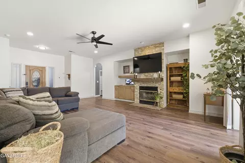 Other - 906 Mulberry St, Tehachapi, CA 93561 photo 3 of 6