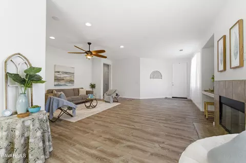 Living - 1306 Miranda Ct, Tehachapi, CA 93561 photo 3 of 3