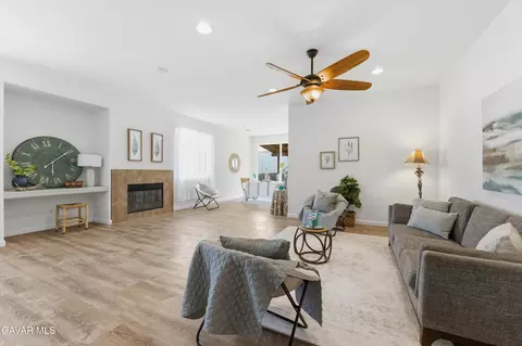 Living - 1306 Miranda Ct, Tehachapi, CA 93561 photo 2 of 3