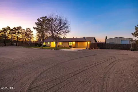 8155 Ave E W, Lancaster, CA 93536