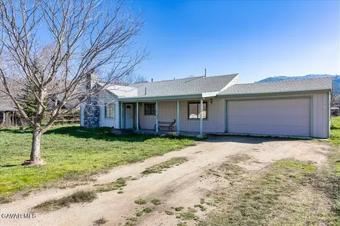 30040 Jamaica Dunes Dr, Tehachapi, CA 93561