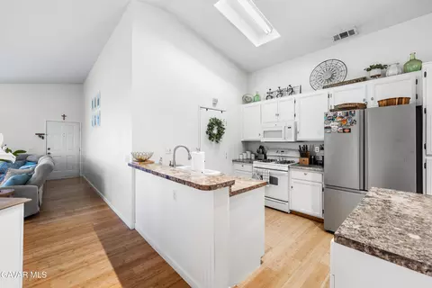 Kitchen - 3316 Avenue K4 E, Lancaster, CA 93535 photo 4 of 5