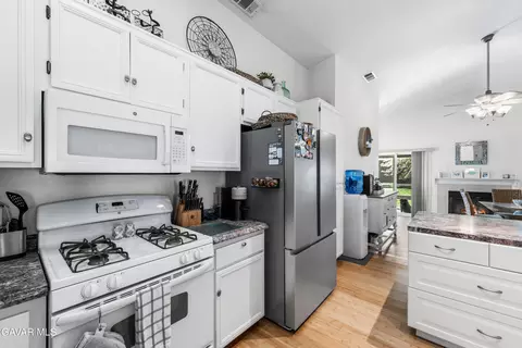 Kitchen - 3316 Avenue K4 E, Lancaster, CA 93535 photo 5 of 5