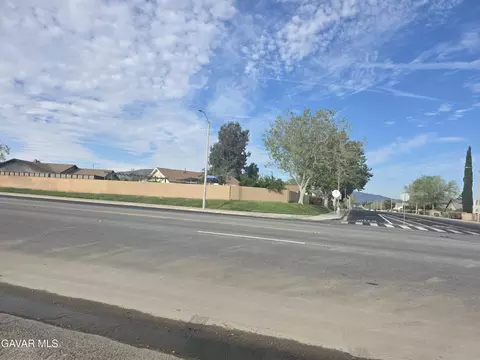 28 Th Ste Vic Avenue R8, Palmdale, CA 93550 photo 2