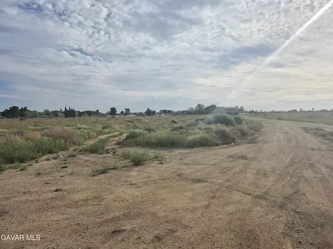 28 Th Ste Vic Avenue R8, Palmdale, CA 93550 photo 3