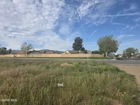 28 Th Ste Vic Avenue R8, Palmdale, CA 93550