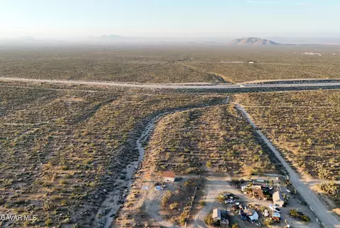 218 218th St E, Llano, CA 93544 photo 4