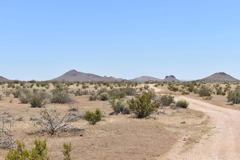 201 Laguna Ave E, Mojave, CA 93501