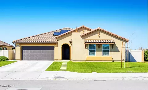 2113 E Donatello St, Lancaster, CA 93535
