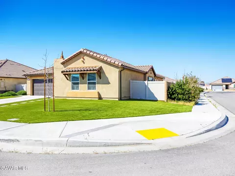 2113 E Donatello St, Lancaster, CA 93535 photo 3