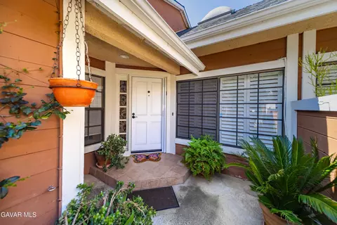 5930 Tampa Ave #204, Tarzana, CA 91356