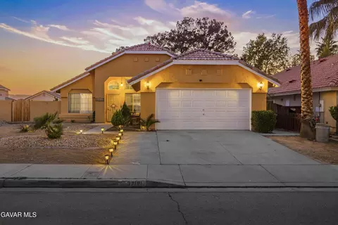 37121 Golden Oak Dr, Palmdale, CA 93552