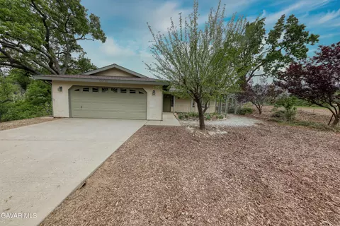 30751 Pinedale Dr, Tehachapi, CA 93561