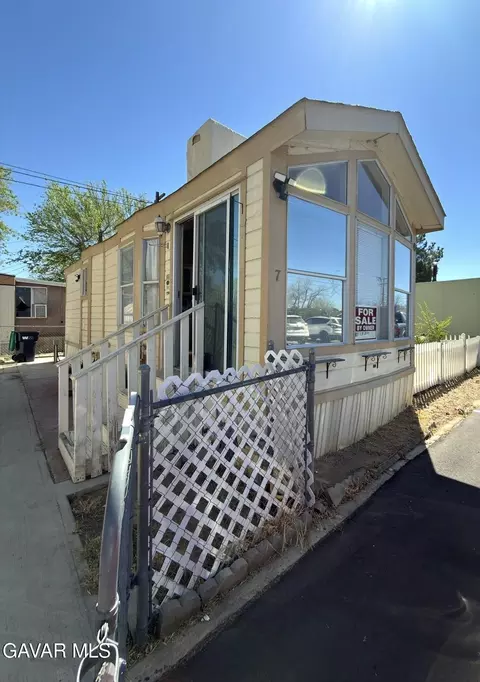 45446 7th St E St #7, Lancaster, CA 93535