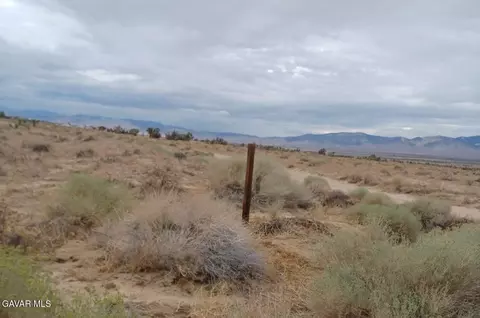 ave b 8 w #B8, Fairmont, CA 93536