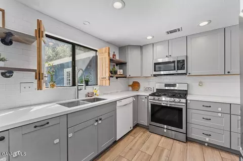 Kitchen - 44246 Ruthron Ave, Lancaster, CA 93536 photo 1 of 5