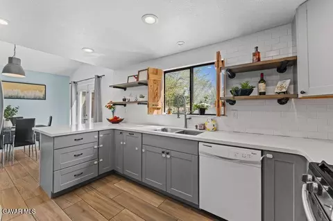 Kitchen - 44246 Ruthron Ave, Lancaster, CA 93536 photo 2 of 5