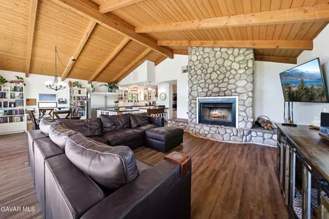 Living - 23580 Timberline Way, Tehachapi, CA 93561 photo 3 of 4