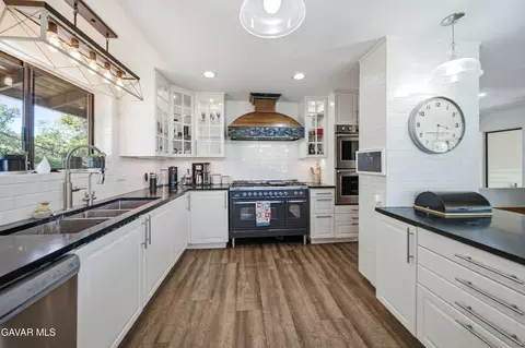 Kitchen - 23580 Timberline Way, Tehachapi, CA 93561 photo 3 of 7