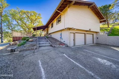 Exterior - 23580 Timberline Way, Tehachapi, CA 93561 photo 2 of 8