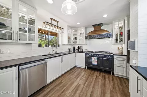 Kitchen - 23580 Timberline Way, Tehachapi, CA 93561 photo 2 of 7