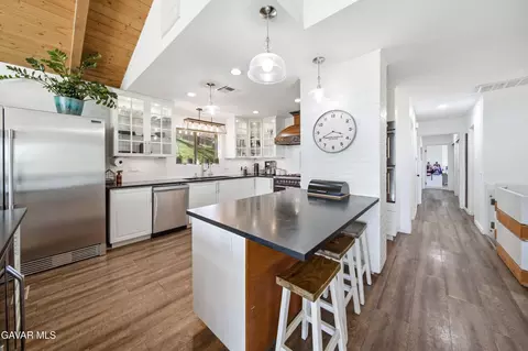 Kitchen - 23580 Timberline Way, Tehachapi, CA 93561 photo 1 of 7