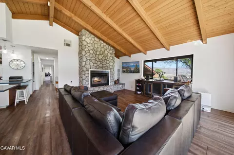 Living - 23580 Timberline Way, Tehachapi, CA 93561 photo 1 of 4