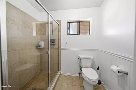 Bath - 23580 Timberline Way, Tehachapi, CA 93561 photo 4 of 5