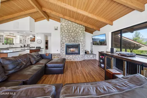 Living - 23580 Timberline Way, Tehachapi, CA 93561 photo 4 of 4