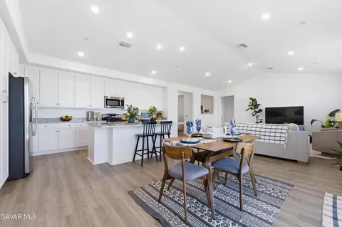 Dining - 219 Artina Ct, Tehachapi, CA 93561 photo 2 of 4