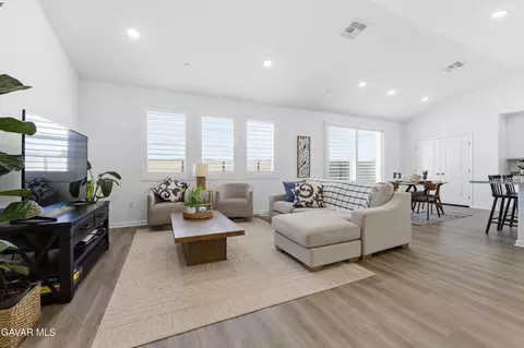 Living - 219 Artina Ct, Tehachapi, CA 93561 photo 1 of 1