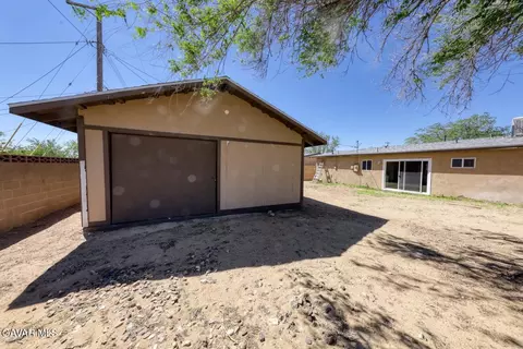 Exterior - 15972 Rexroth Dr, Mojave, CA 93501 photo 7 of 9