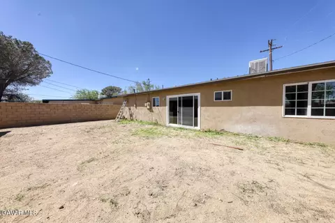 Exterior - 15972 Rexroth Dr, Mojave, CA 93501 photo 4 of 9