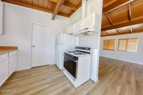 Kitchen - 15972 Rexroth Dr, Mojave, CA 93501 photo 2 of 3