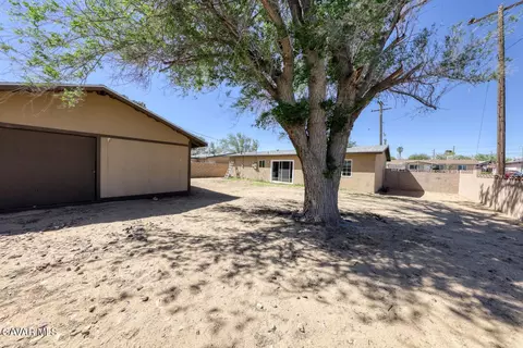 Exterior - 15972 Rexroth Dr, Mojave, CA 93501 photo 8 of 9