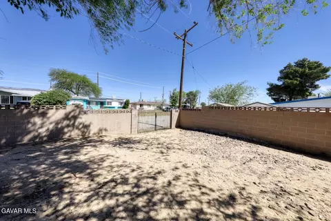 Exterior - 15972 Rexroth Dr, Mojave, CA 93501 photo 6 of 9