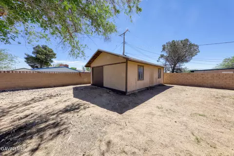 Exterior - 15972 Rexroth Dr, Mojave, CA 93501 photo 5 of 9