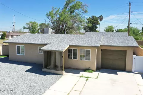 15972 Rexroth Dr, Mojave, CA 93501