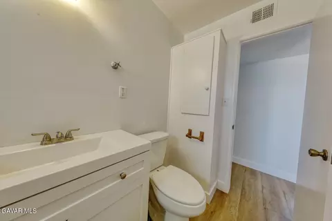 Bath - 15972 Rexroth Dr, Mojave, CA 93501 photo 2 of 2