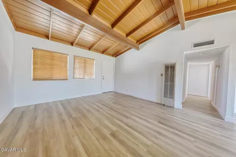 Living - 15972 Rexroth Dr, Mojave, CA 93501 photo 4 of 5