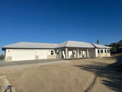 8727 Wintergreen Rd, Pinon Hills, CA 92372