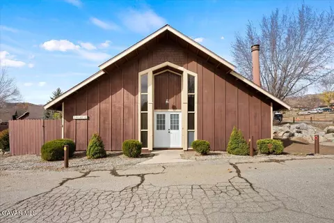 2 Village Ln, Tehachapi, CA 93561
